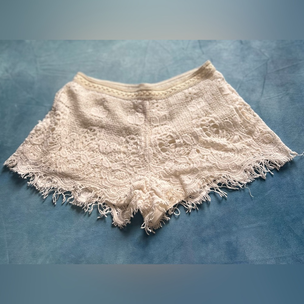 Mossimo women’s cream lace shorts